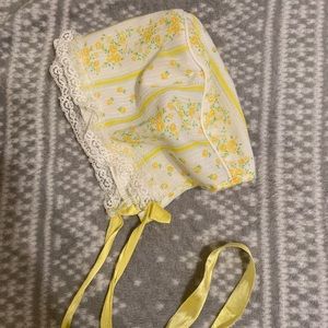 Vintage bonnet